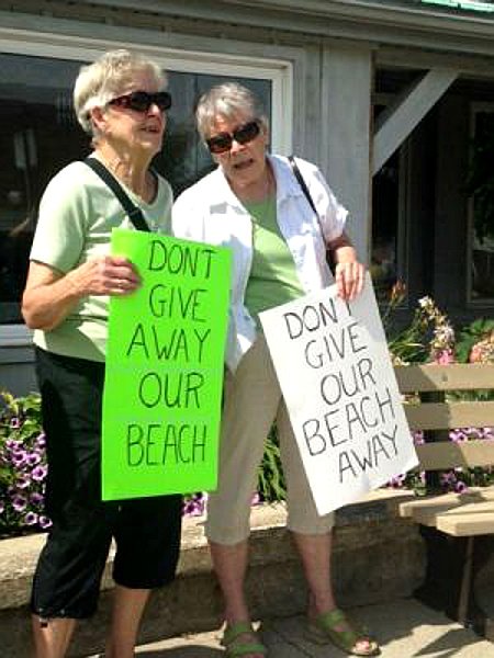 Sauble_Beach_Land_Claim_Signs_1