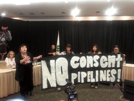 native-protest-Pipeline-hearing-Montreal-2015